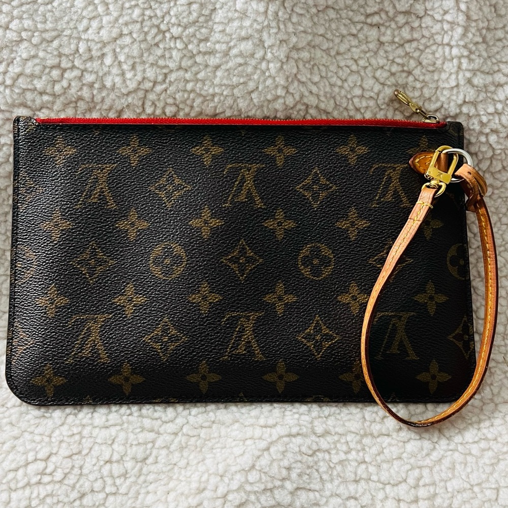 Louis Vuitton Neverfull Wristlet Pouch Monogram MM⭐️⭐️SOLD⭐️⭐️